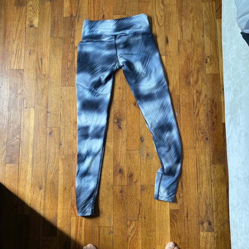 Athleta leggings with front inside hidden stash pocket. - Picture 3 of 11